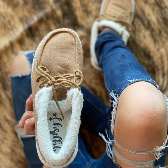 🚨RESTOCKED 🚨Tan Ankle Lined Gypsy Jazz Booties - Picture 5 of 10